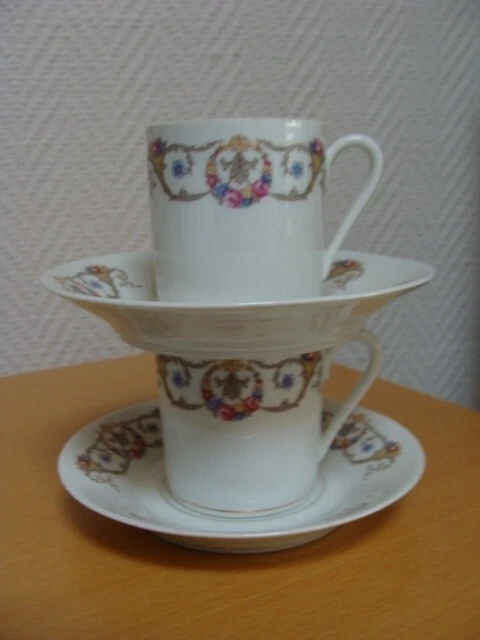 Ancienne théière/ cafetière verte en porcelaine Pillivuyt - Label Emmaüs Ancienne théière/ cafetière verte en porcelaine Pillivuyt - Label Emmaüs