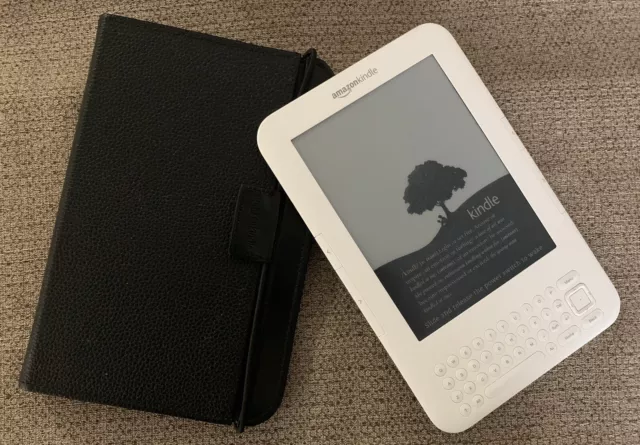 Amazon Kindle Keyboard (3rd Generation) 4GB, Wi-Fi 6in - White With Cover
