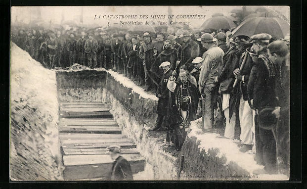 CPA Courrieres, Catastrophe des Mines, Benediction de la Fosse Commune