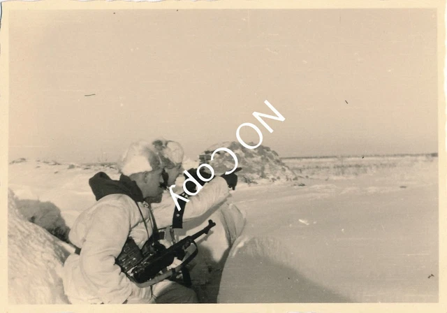 WEHRMACHT FOTO WW2 Ostfront Landser Soldat Wintertarn Kampf Stellung