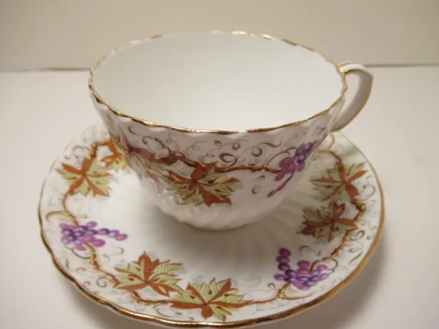 Very Pretty Aynsley English China Tea Cup&Saucer  White Wi Grapevine Design 2