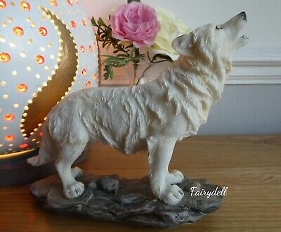 WHITE WOLF FIGURINE ORNAMENT HOWLING MOUNTAIN WOLF 15cm
