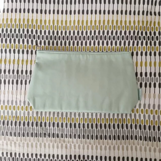 Clinique Make Up/Toiletries Bag Pale Green - BRAND NEW & UNUSED