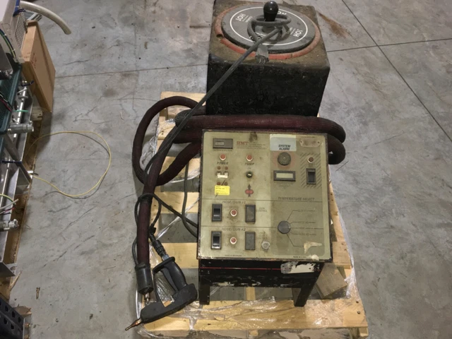 HMT adhesive machine with hose and gun