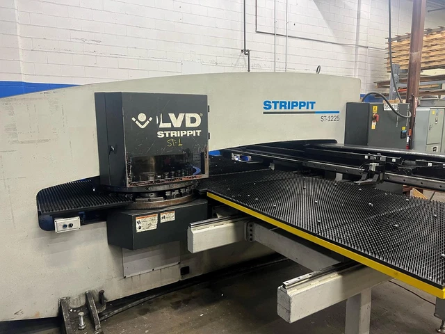 22 Ton Strippit ST-1225 CNC Turret Punch