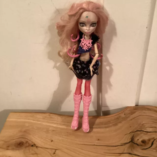 Monster High Doll Frights Camera Action Hauntlywood Viperine Gorgon