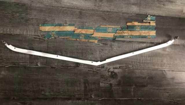 NOS GM 1971 Chevrolet Caprice Impala header panel Molding 71 Caprice 71 Impala NOS GM 1971 Chevrolet Caprice Impala header panel Molding 71 Caprice 71 Impala
