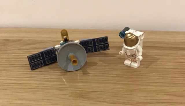 LEGO CITY: Space Satellite (30365) - 2019 - Retired