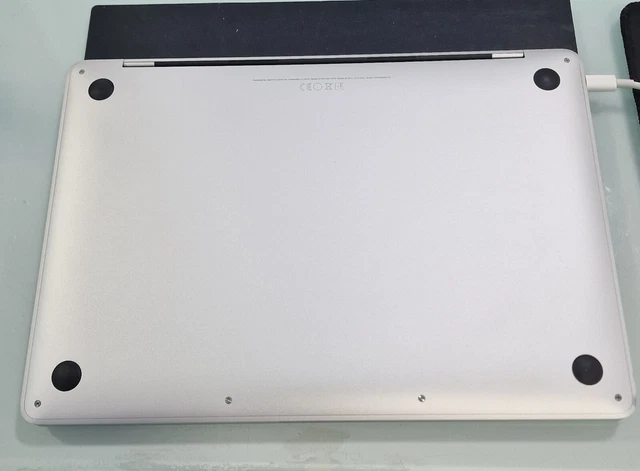 Apple MacBook Pro 13.3" 256GB SSD Intel Core i5 8GB Silver 3