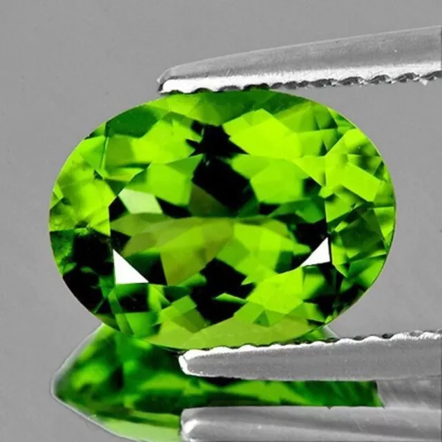 Magnifique Péridot du Pakistan  2.78  Carats