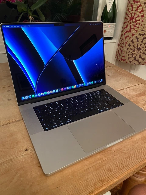 Apple MacBook Pro M1 Silver 2021 16" 16GB Ram 512GB SSD Cycle Count 9