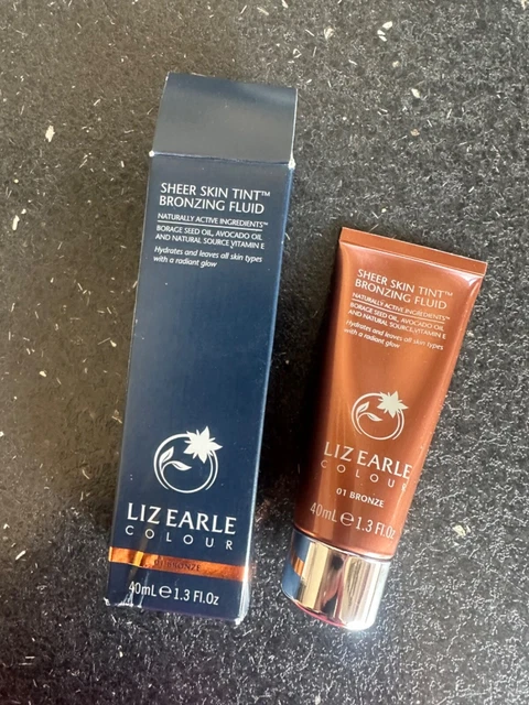 Liz Earle karitè fluido abbronzante tinta pelle - 01 bronzo - 40 ml