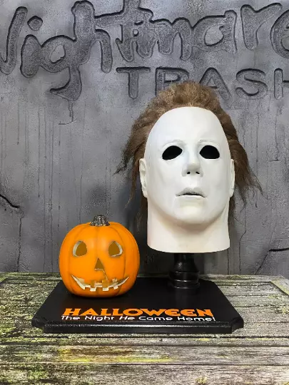 Halloween Ends Michael Myers Mask Stand Display Movie Prop Collectible  Display