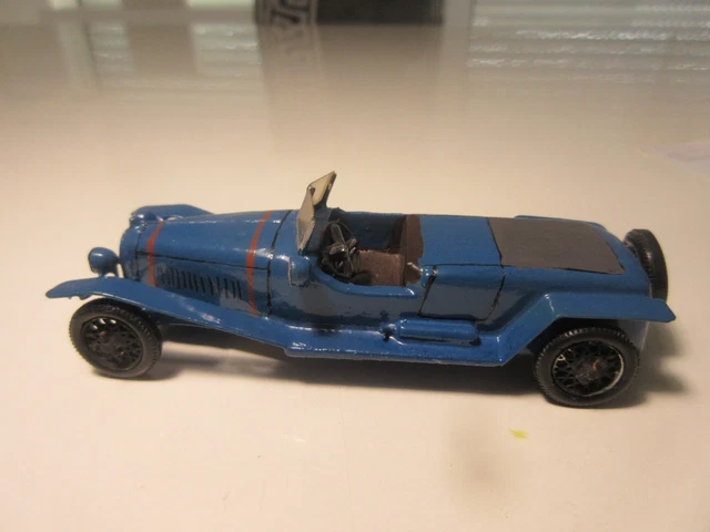 Jouet Ancien Dinky Peugeot 203 Camionnette Bâchée Rouge, échelle 1/43, France