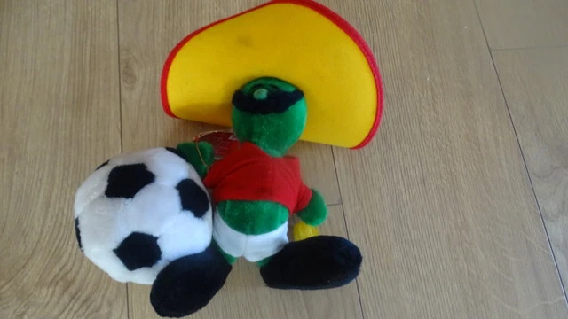 8,29€ mascotte coupe du monde de Foot Russia 2018 Zabivaka 20cm FIFA World Cup 8,29€ mascotte coupe du monde de Foot Russia 2018 Zabivaka 20cm FIFA World Cup