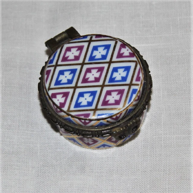 Boîte à pillules ancienne ronde en porcelaine