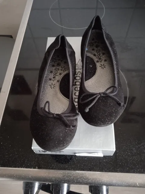 Paire de chaussures ballerine taille 33 valeur 58 euros!
