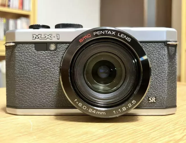 Ricoh Pentax MX-1 Point Shoot Digital Camera Classic Silver 1 / 1.7 CMOS Sensor