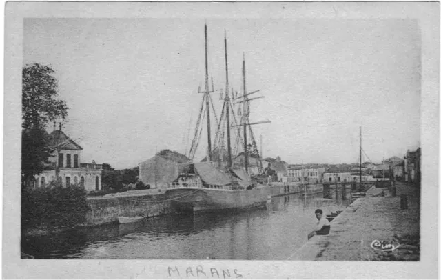 2 Cartes postales anciennes  MARANS Rue Gambetta Le Port