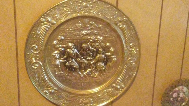 Vintage renaissance design round brass large Plaque/Plate Old english pub