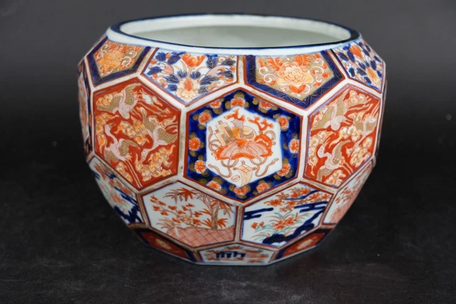 Beautiful facetted antique japanese Imari cachepot bowl, Meiji 19th century.