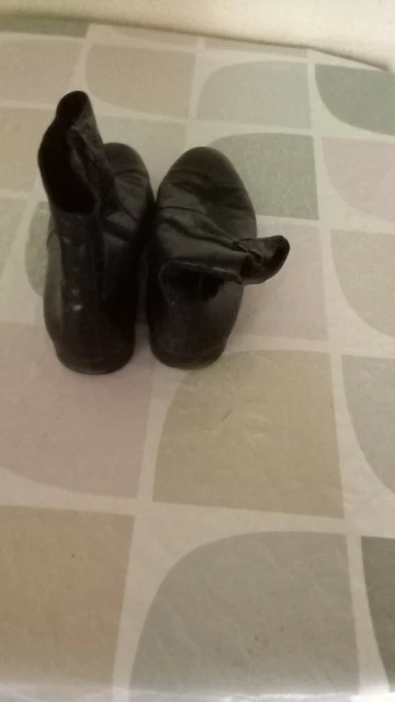 Bottes femme en cuir  noires  pointure 41.