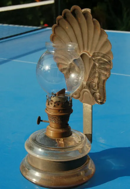 lampe à huile pétrole ancienne en verre et métal