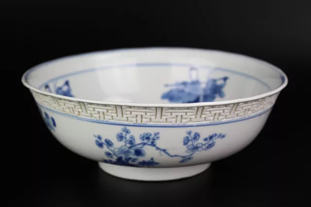 Kangxi Chinese porcelain bowl blue and white 18th century Qing dynasty Mantou