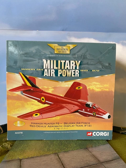 Avion Corgi 1/72 Hawker Hunter F Mk6 RAF Black Arrows, Diecast, Boîte Usée