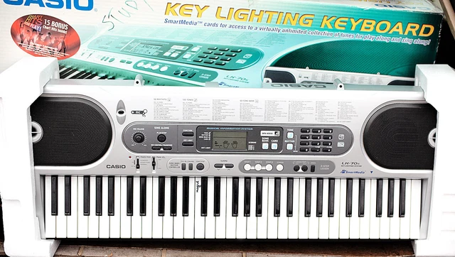 CASIO LK-70S PIANO Keyboard with Light-up Keys- VERY GOOD