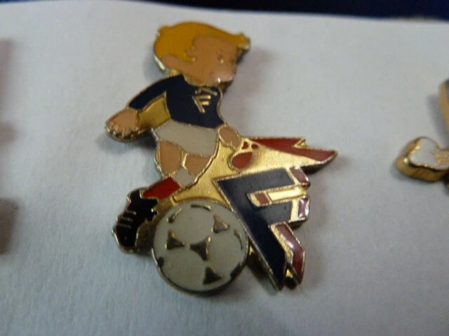 PIN'S INSIGNE MILITAIRE 46 RI infanterie Berlin occupation DRAGO EUR 10
