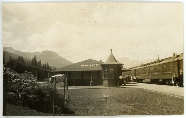 1940s Photo Canada Alberta Banff CPRR Canadian Pacific RR Railroad Depot #2