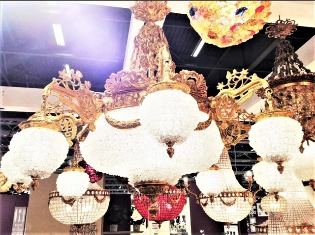 Lustre Maison Blanche, bronze et fleurs de verre, Fabrication artisanale