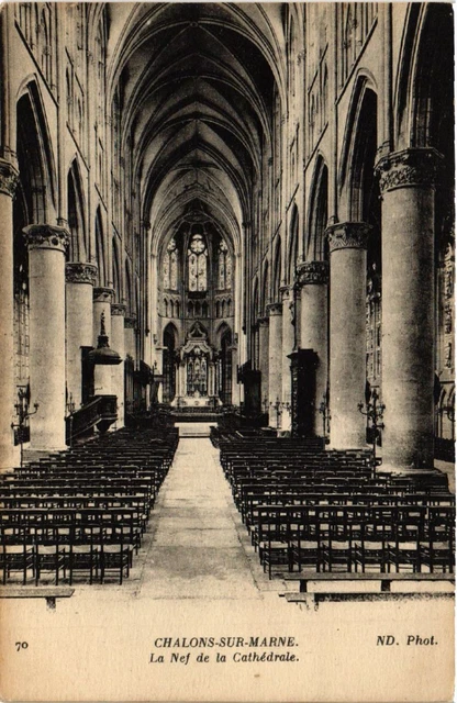CPA AK CHALONS-sur-MARNE La Nef de la Cathédrale (491640)