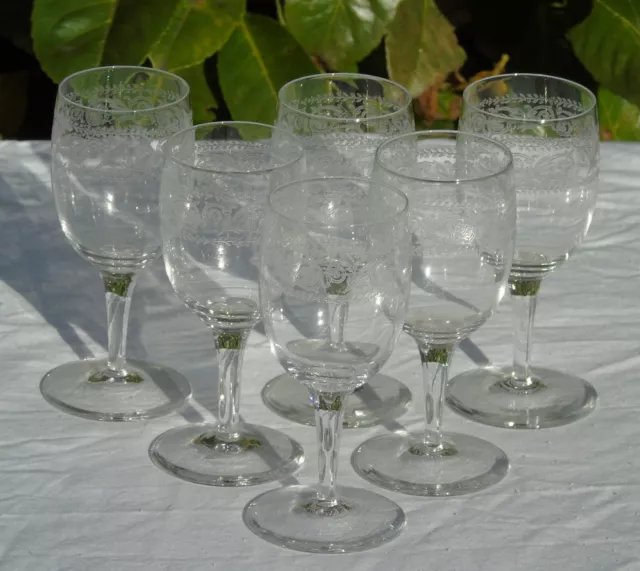 Baccarat? Saint Louis? Service de 6 verres à vin blanc ou vin cuit cristal gravé