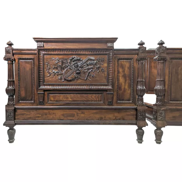 Paire de lits jumeaux en bois exotique de style Louis XVI 2