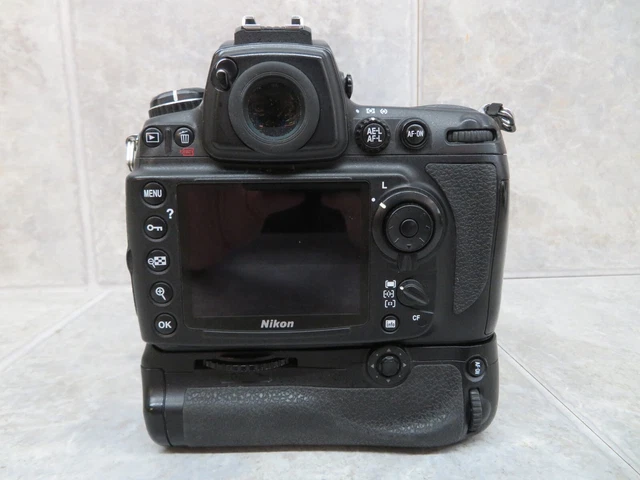 Nikon D700 12.1MP Digital SLR Camera W/ MB-D10 Multi Power Battery Pack 2
