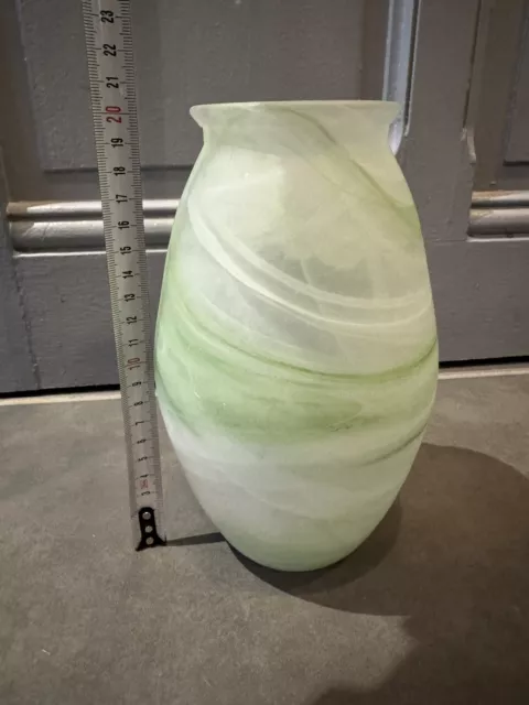 Vase en pâte de verre,  Art Déco.