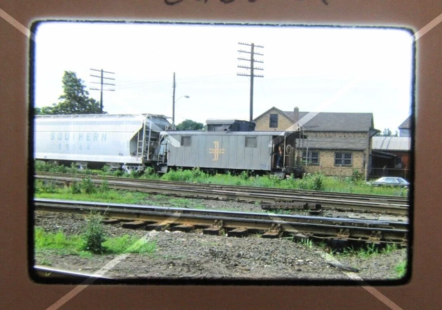 Original  '75 Kodachrome Slide BM Boston Maine C7 Caboose action     40G32