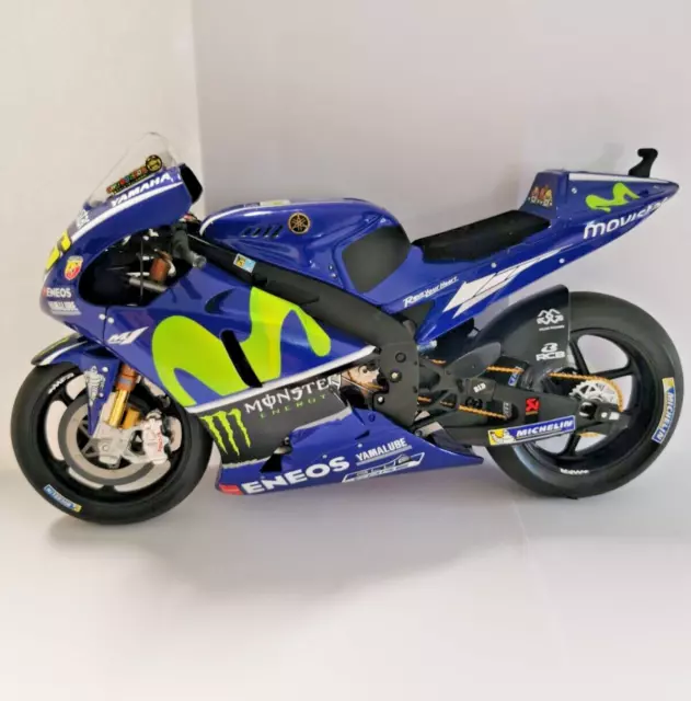 Minichamps 122173046 1:12 Movistar Yamaha YZR-M1 MotoGP 2017 Valentino Rossi