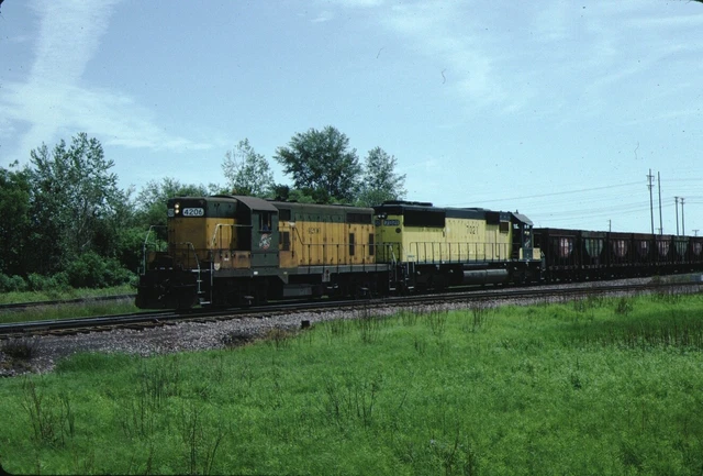 C&NW Chicago & North Western EMD GP9 Kodachrome original Kodak slide