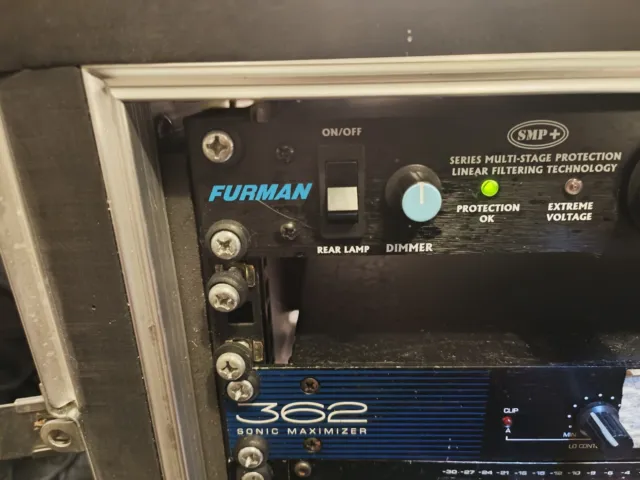 FURMAN PL-PLUS E SERIES II Power Conditioner
