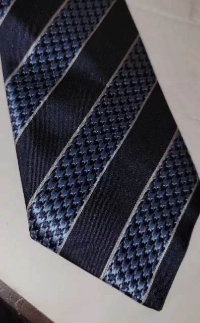 JANIE & JACK navy Blue Light Striped Pretied Necktie. Youth