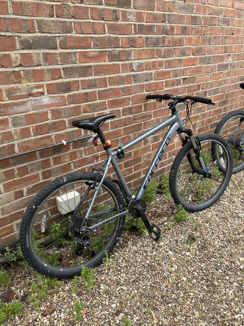 GREY CARRERA VALOUR Disc Mens Mountain Bike size Large