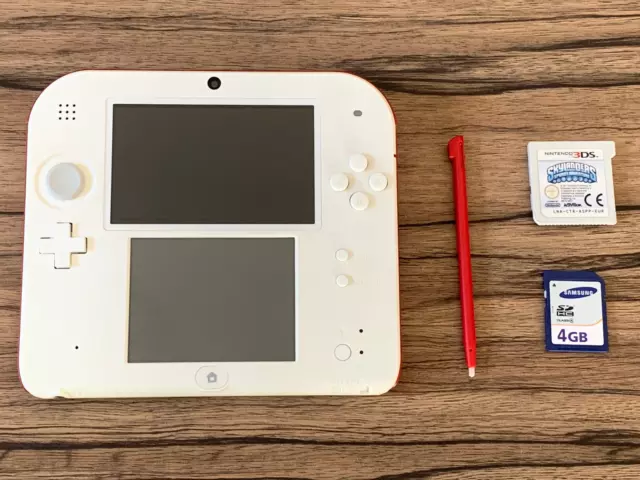 Console nintendo 2 DS blanche et rouge +1 jeu , très bon état , sans chargeur .