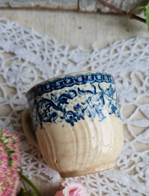 Ancienne tasse à café en porcelaine opaque de Gien frise de liseron ma – La Roue du Passé