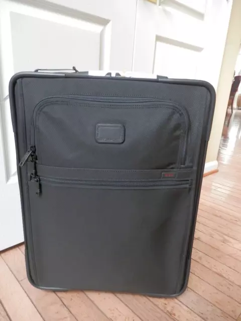 New TUMI EXPANDABLE 2 WHEEL 22 " CARRY ON LUGGAGE, RETAIL $675 !!!