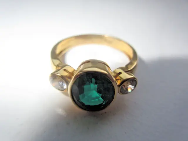 18ct Gold Emerald Ring 5.7g