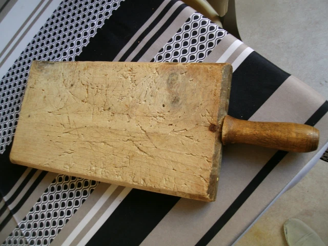 Planche à Découper Ancienne De Charcutier P Péan - Bois Vintage - Objet De Métier En Très Bon état