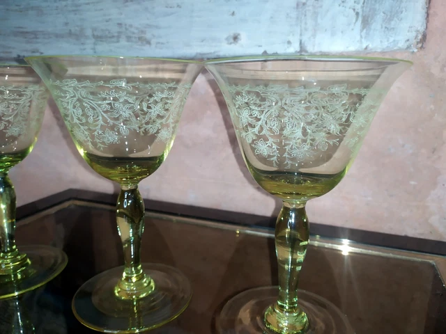 3 anciens verres à eau cristal vert chartreuse décor Gravé Val Saint Lambert ?